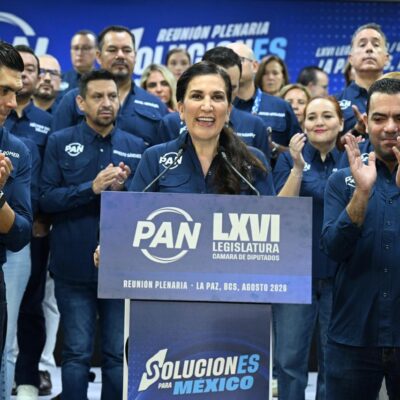 Kenia López Rabadán durante su mensaje ante integrantes del PAN en La Paz