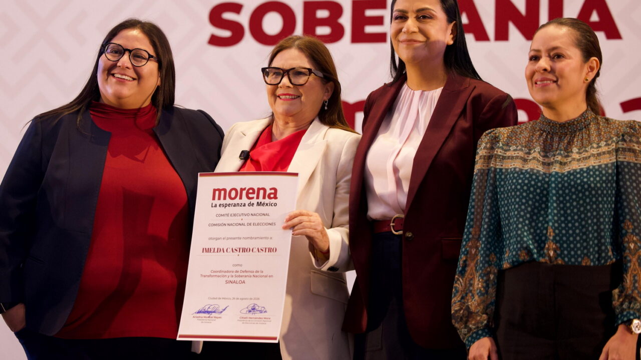 Imelda Castro muestra su nombramiento como coordinadora estatal de Morena junto a dirigentes nacionales