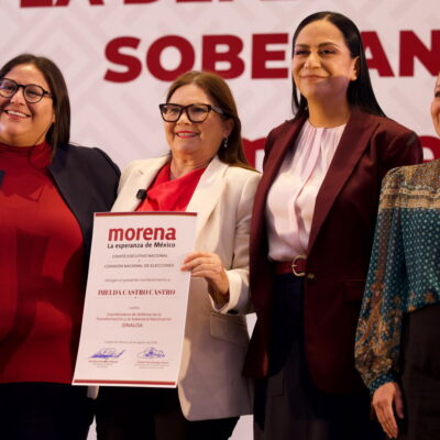 Imelda Castro muestra su nombramiento como coordinadora estatal de Morena junto a dirigentes nacionales