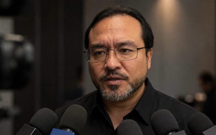 José Rentería González durante una declaración ante medios sobre la gestión ambiental en Nayarit