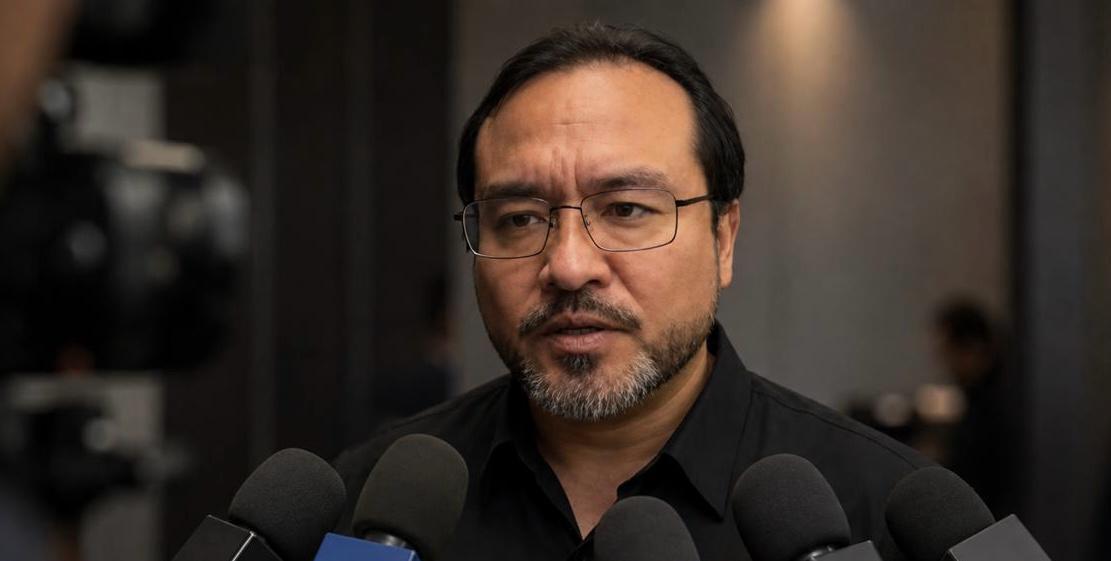 José Rentería González durante una declaración ante medios sobre la gestión ambiental en Nayarit