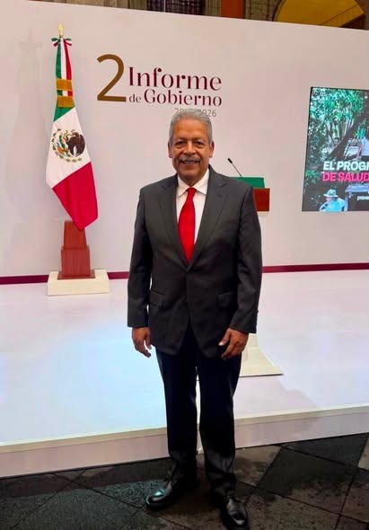 Tereso Medina durante el Segundo Informe de Gobierno en Palacio Nacional