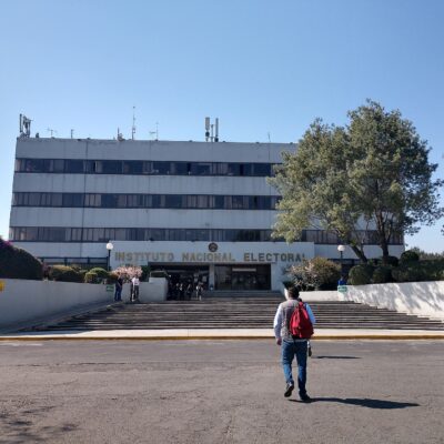 Fachada de la sede central del Instituto Nacional Electoral en la Ciudad de México
