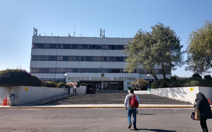 Fachada de la sede central del Instituto Nacional Electoral en la Ciudad de México